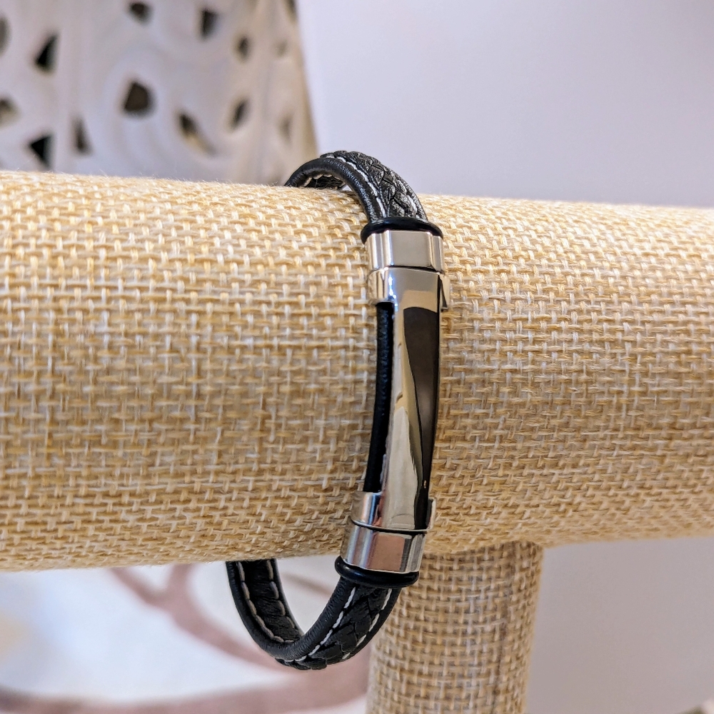 Bangles & Bracelets - Picture 14 of 16